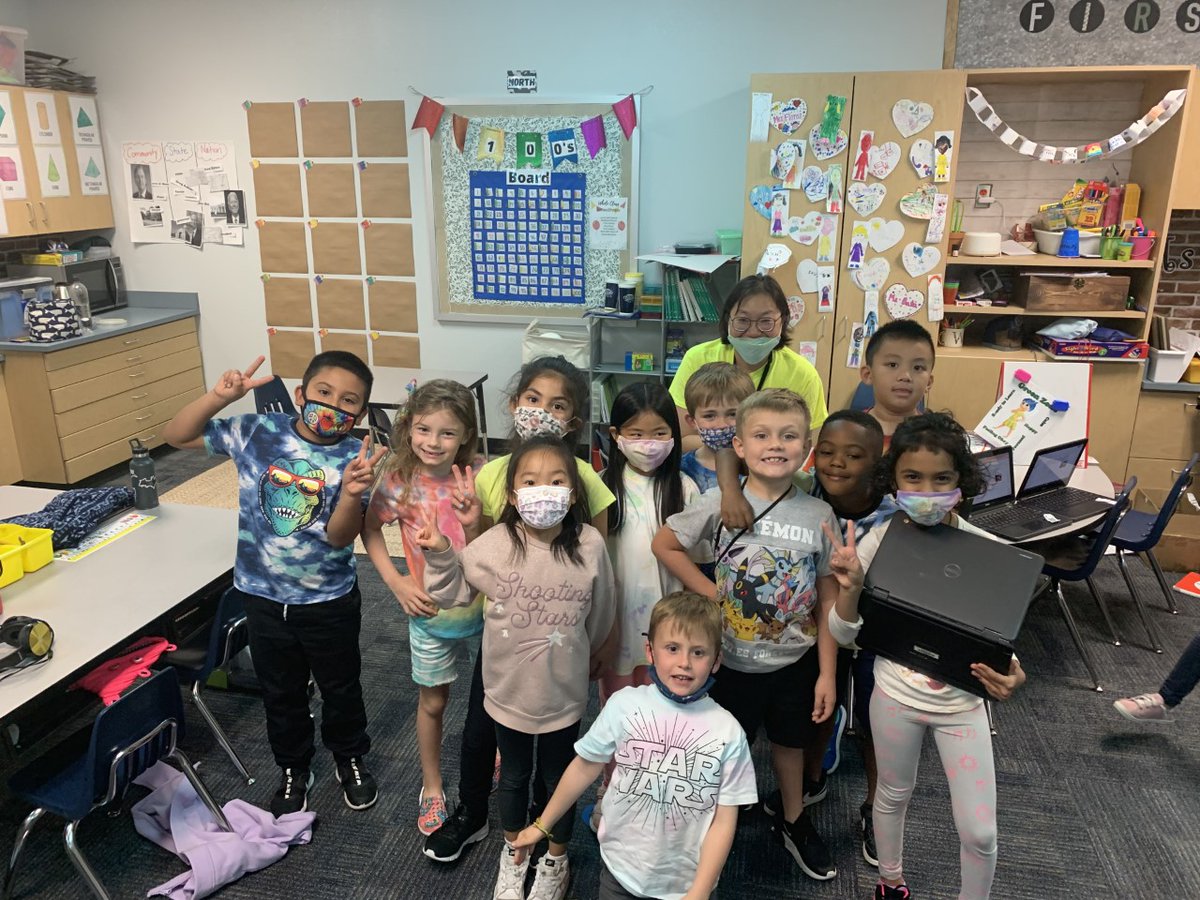 Harrington_El's tweet image. Our future&apos;s are so BRIGHT! #RedRibbonWeek #PISDDedicatedtoCaring