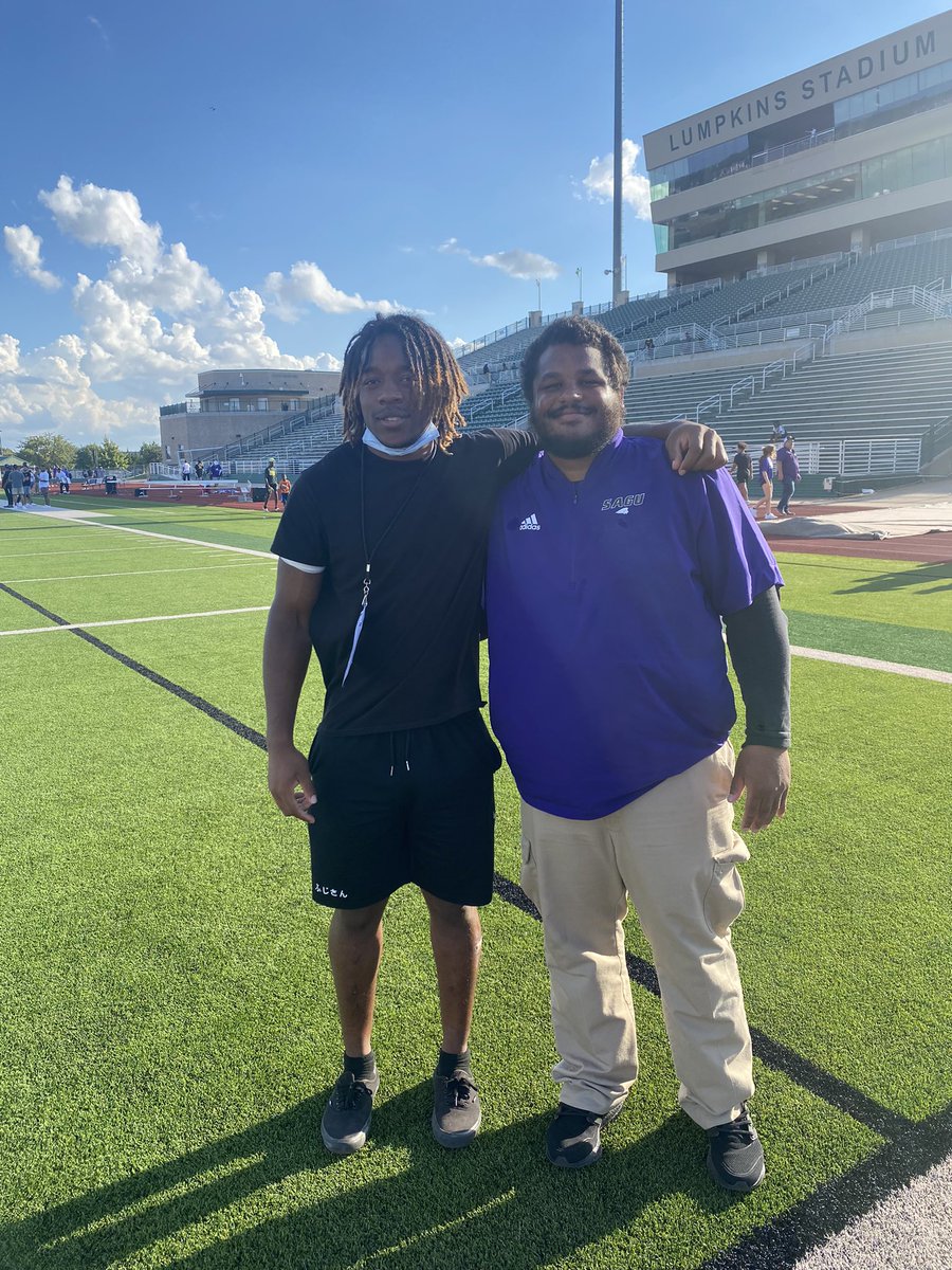 darreljonesss's tweet photo. I appreciate the visit to @SAGU_Football  all thanks to coach @freezysmalls @isaacanzaldua35 https://t.co/rSYZFMwI3P