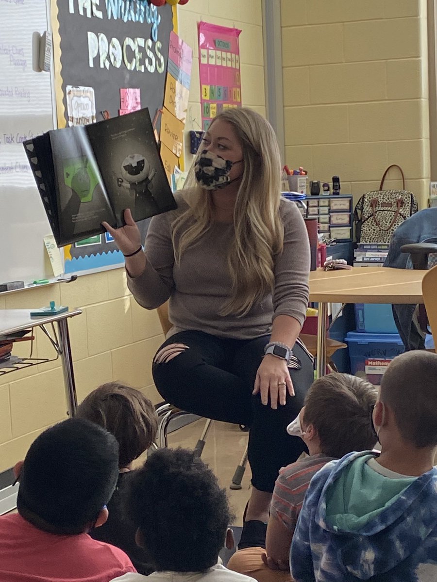 Kimsue513's tweet photo. @MrsFunston_RV doing a great IRA, “Creepy Underwear” by Aaron Reynolds.  The students love these Halloween/Fall Themed read aloud books. https://t.co/DdsxRRMu9a