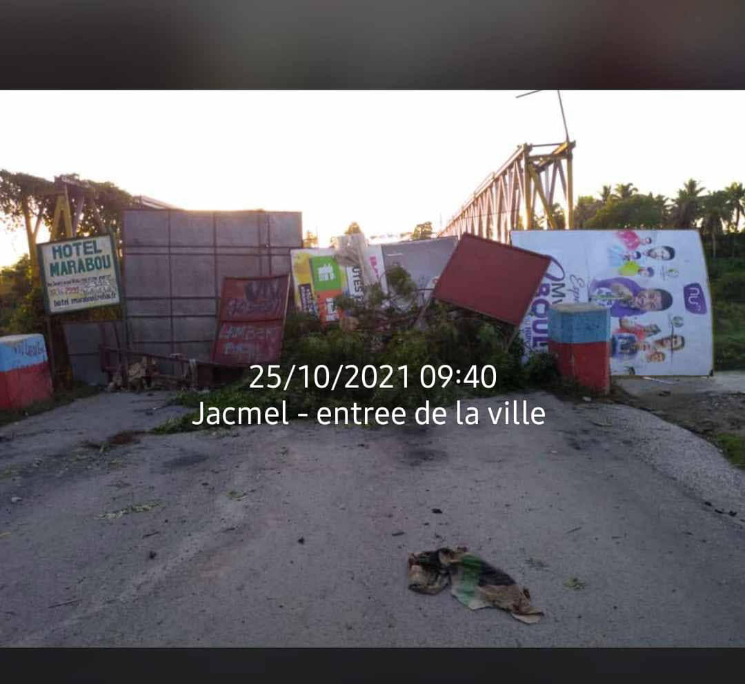 restorehaiti's tweet photo. ***UPDATE FROM HAITI***
Prayer request!
Haiti faces a serious humanitarian crisis with the announcement of the closure of several hospitals very soon.
#haiti #issues #missions #prayers #jacmel #restorehaiti #gang #violince. https://t.co/8pGTAOmHzi