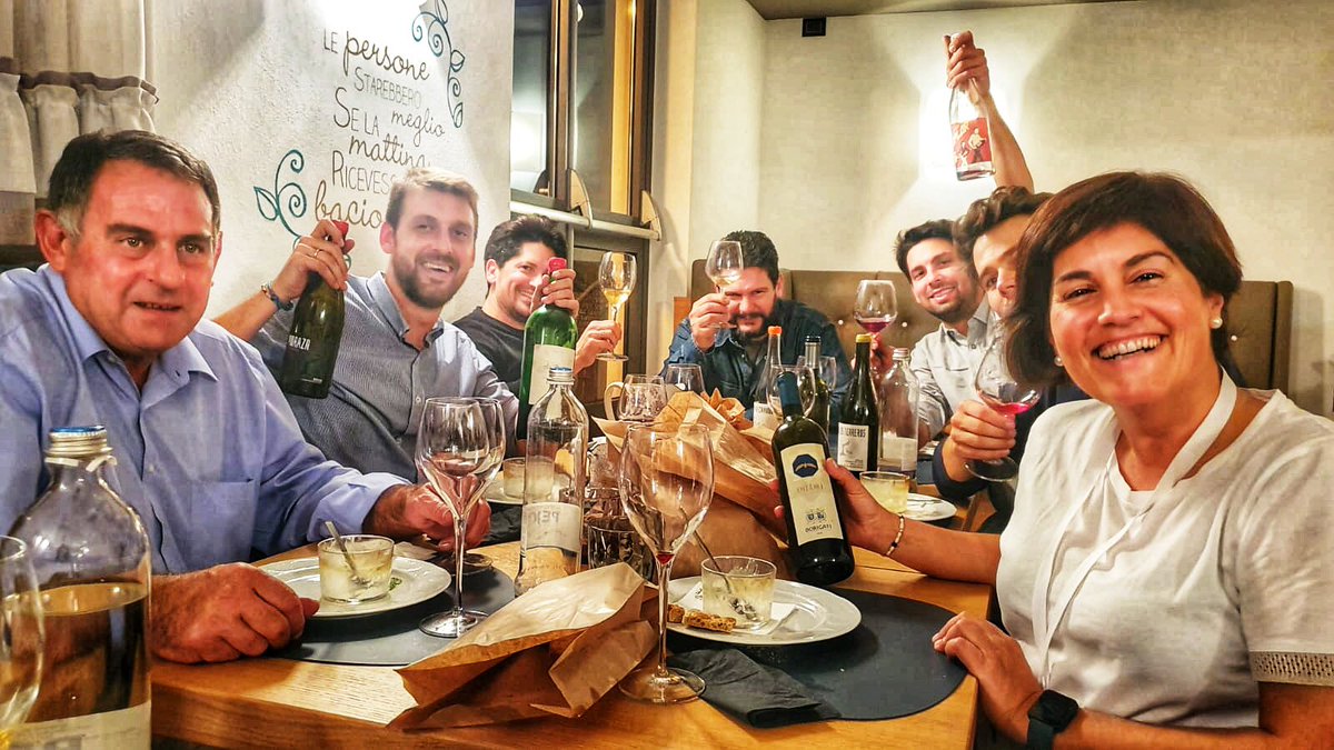 Así terminamos el #incontrirotaliani . Tres días inolvidables en Italia, descubriendo Trentino a través de sus vinos y sus gentes. Ojalá tengamos la oportunidad de agradecerles su hispitalidad en Rioja.
