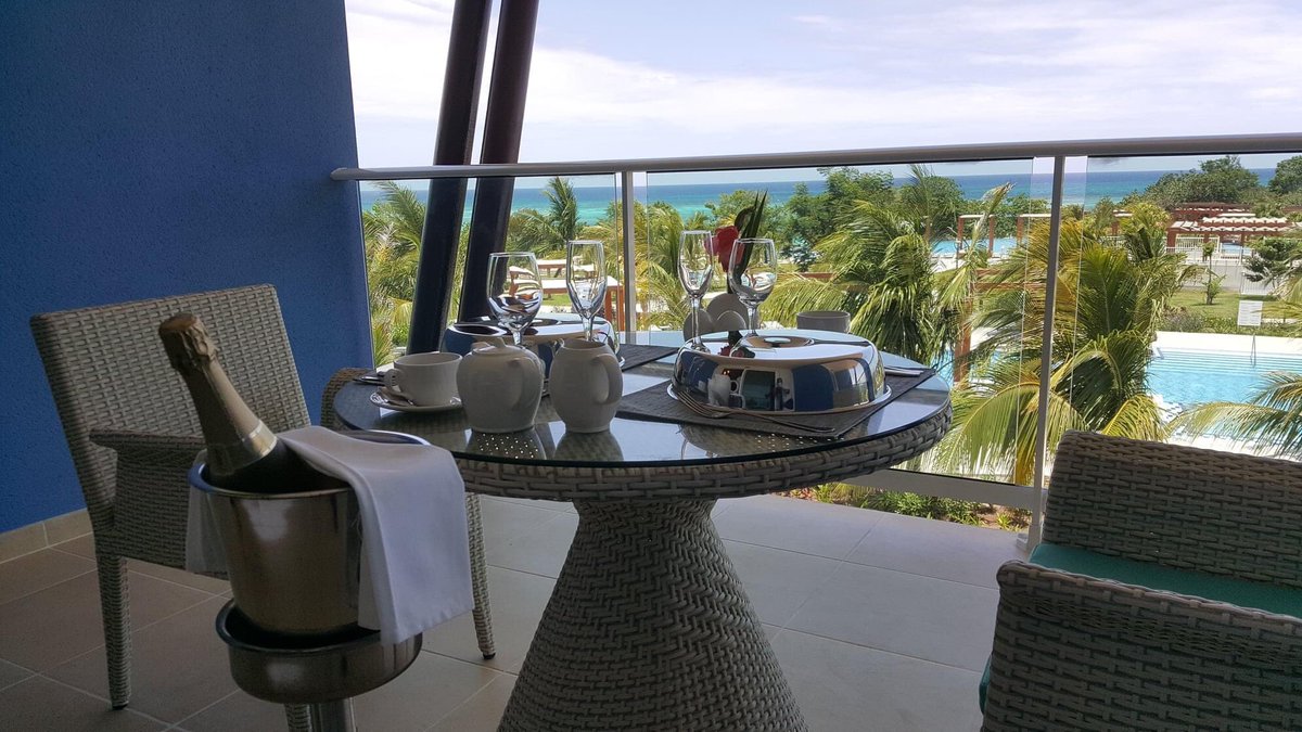 GranMuthu's tweet photo. ¡¡¡Nuestra encantadora sección VIP solo para adultos!!!
#NuevoComienzo #ConCubanacan #JuntosOtraVez
#HolidaysRewind #TogetherOneMoreTime #Cuba #Guardalavaca #Holguin #Mintur #CubanacanEsParaTi
#SuyoYSeguro #Travel #DestinoSeguro #GranMuthuAlmiranteBeach #HotelAlmiranteGuardalava https://t.co/SV0pc4izap