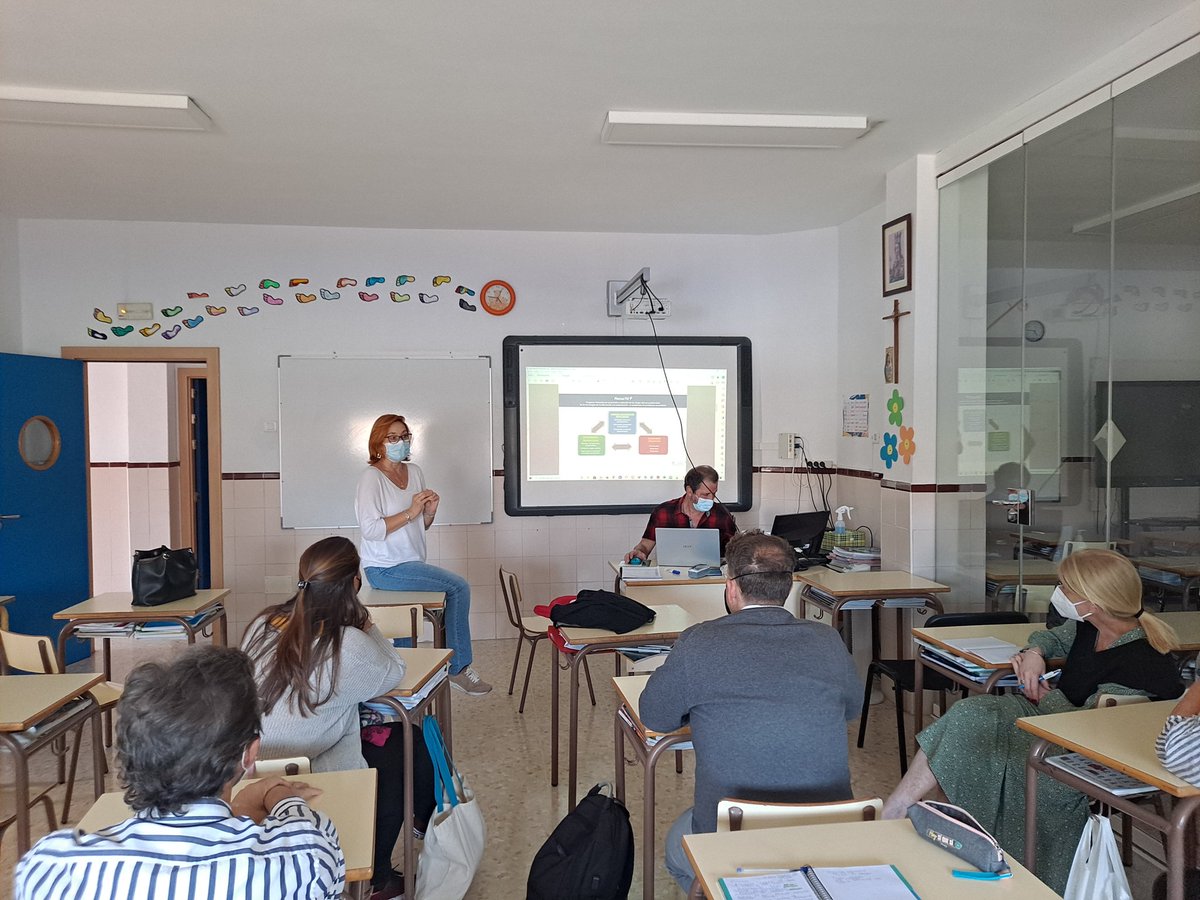 Padre_Jacobo's tweet photo. 💻⚠️🆘️ El equipo de ESO recibe el informe sobre riesgos de Internet para nuestros alumnos, realizado por la Asoc. ADIADOS, con datos obtenidos del estudio del programa #PiensaTIC al que pertenecemos desde el curso pasado. ¡Toca trabajar en la prevención!
#acciontutorial https://t.co/4oFmOEv7Mx