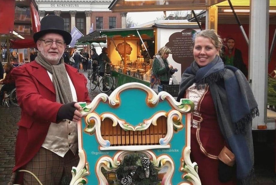 Joristenhave's tweet photo. #draaiorgel met #orgelman in bijpassend #Dickens kostuum huren voor uw #kerstmarkt? Nog enkele data vrij! Ideaal voor in de #winkelstraat, #winkelcentrum of #zorginstelling.
Boek nu via https://t.co/WMQ7whkZid !
#groningen #drenthe #zuidlaren #zwolle https://t.co/YNYLm5XL2j