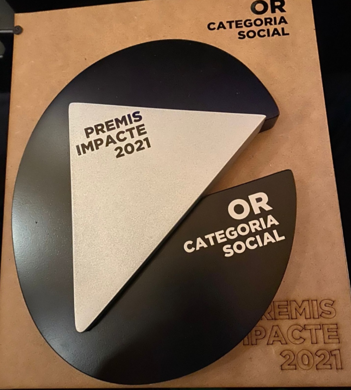 🙌🥇Estem molt contents i agraïts perquè el Banc dels Aliments ha estat guardonat amb l'or a la categoria social en els #PremisImpacte 2021  atorgats per <a href="/MktComCat/">Col·legi Oficial del Màrqueting i la Comunicació</a> per la campanya del #GranRecapte  "Aquest any, si pots, ajuda" de l'agència  <a href="/fck_ad/">Full Circle Karma</a>
Mil gràcies