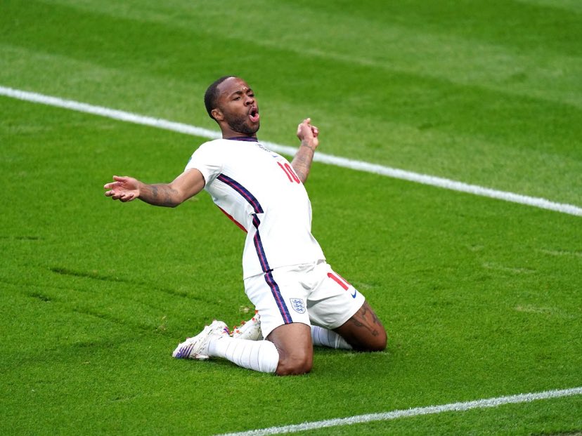 mancityclips's tweet photo. Raheem Sterling is one of three players (Lewandowski and Ronaldo) who’ve beat Lionel Messi in G/A during a calendar year this decade. He did this with 53 G/A in 2019 whilst Messi only managed 51. Yet Sterling’s getting compared with Rashford and Sancho. United fans are shameless https://t.co/ipB6KetMyp