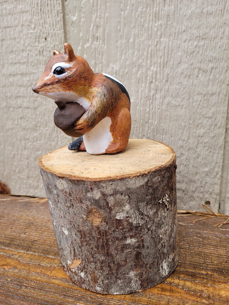 StarlytePhoenix's tweet photo. Anybody else fond of these cuties? #chipmunk #homedecor #handcrafted #giftidea #shopsmall #homeart #polymerclay #sculpture #maineartist #handmadegift #handsculpted #polymerclayart #mainescultpor https://t.co/AnGCUNi0bO https://t.co/eJdZhyJl4U