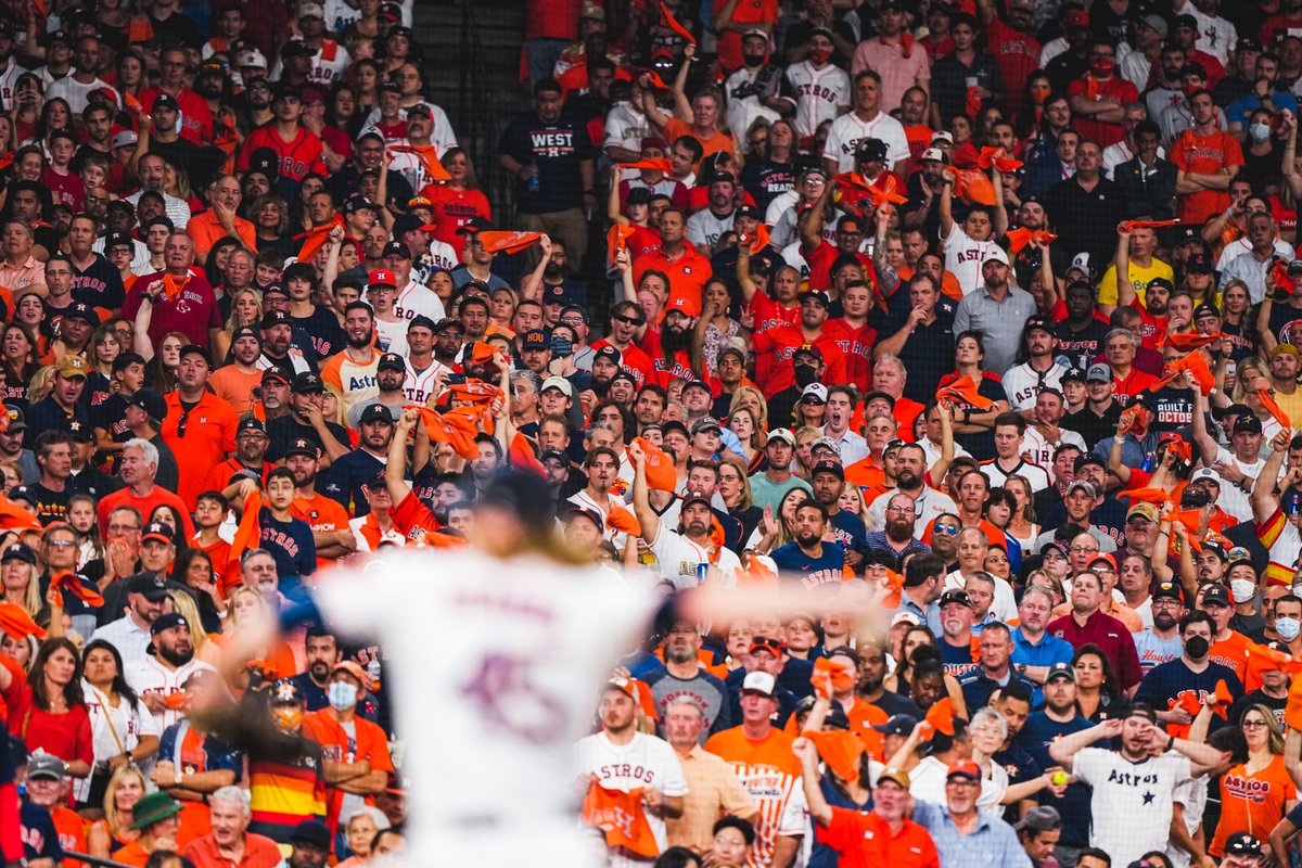 astros's tweet photo. ORANGE OUT THE JUICE BOX, Y'ALL! 🍊🍊🍊 https://t.co/0ZbljUGCXj