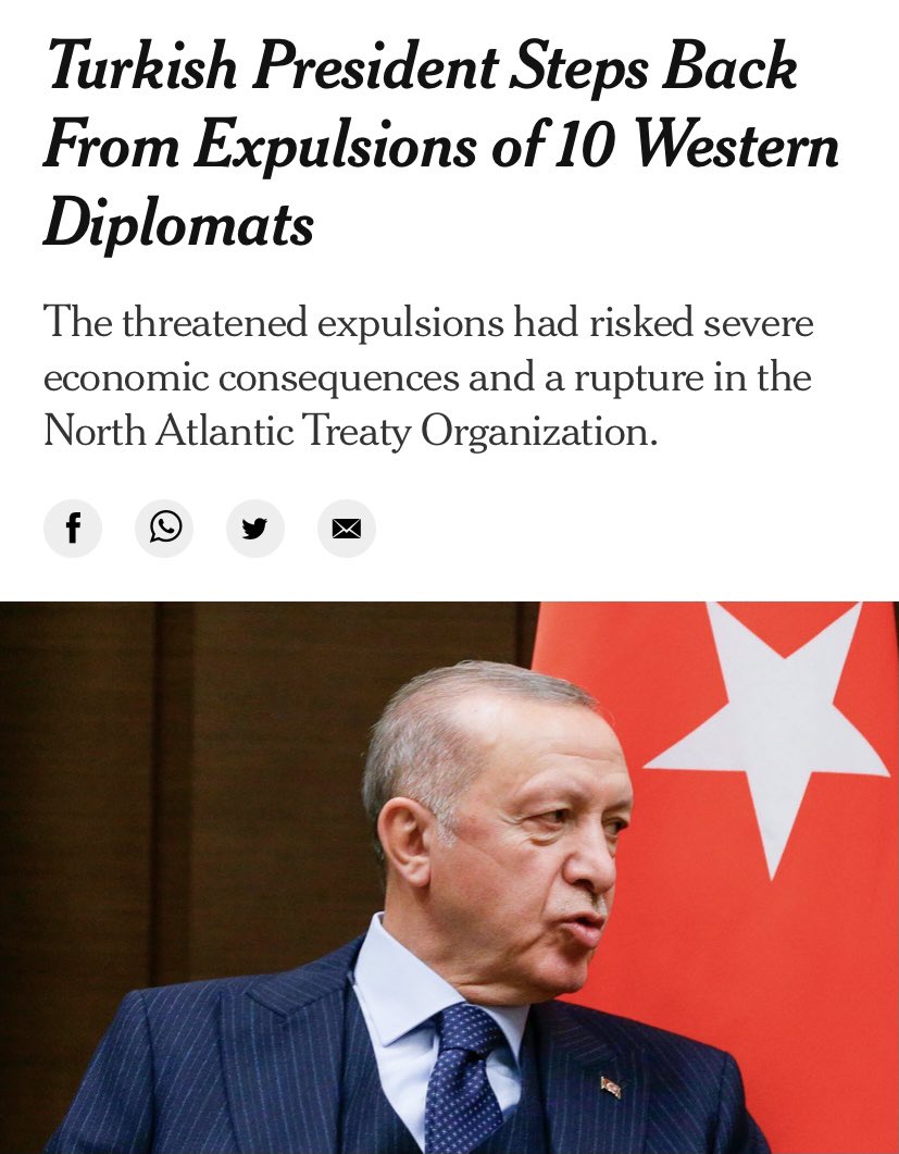 candundaradasi's tweet photo. .@USEmbassyTurkey 
iki satır açıklama yazdı. İngilizcesini okuyanlar “Erdoğan geri adım attı” diye manşet attı; 
Türkçesini okuyanlar “10 elçiden geri adım” başlığıyla çıktı.
“Diplomatik cambazlık” dedikleri bu olsa gerek.
@nytimes 
@Aksam https://t.co/PhYmfTZzDI