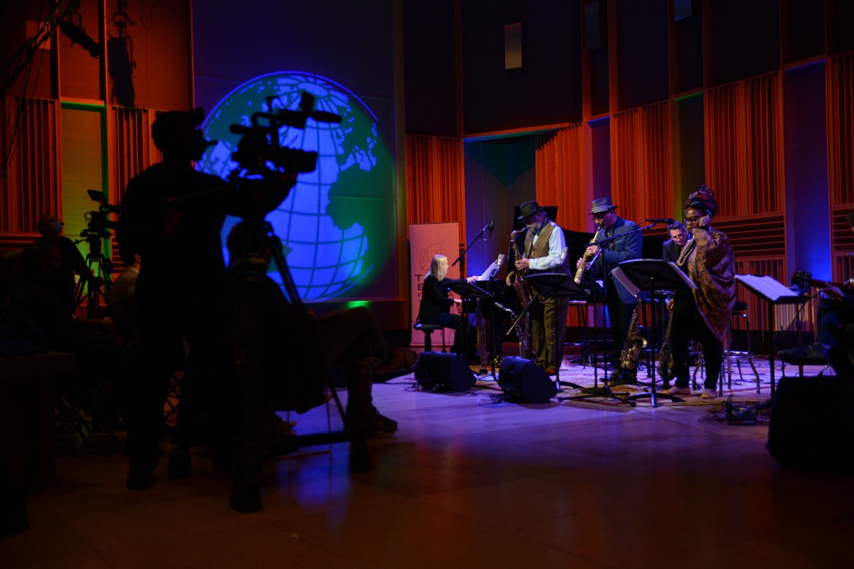 A look back at the <a href="/Tallberg/">Tällberg Foundation</a> Foundation's 'Jazz for the Planet' concert in <a href="/GBH/">GBH</a>'s Fraser Performance Studio🌎
Read more about the stunning show⤵️ productiongroup.wgbh.org/blog/post/44/