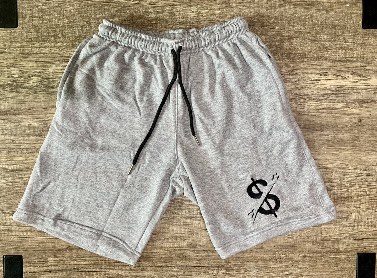 KCProductions_'s tweet photo. New brand in the block!! Checkout my online store come support a upcoming Black Business ‼️💯 https://t.co/1uutZHyUKS https://t.co/xPsHC0Bhrs