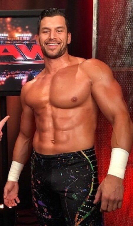 Nada que ver con concursos pero…

Roman Reigns y Fandango tienen que hacer un Onlyfans 👀 ok bye