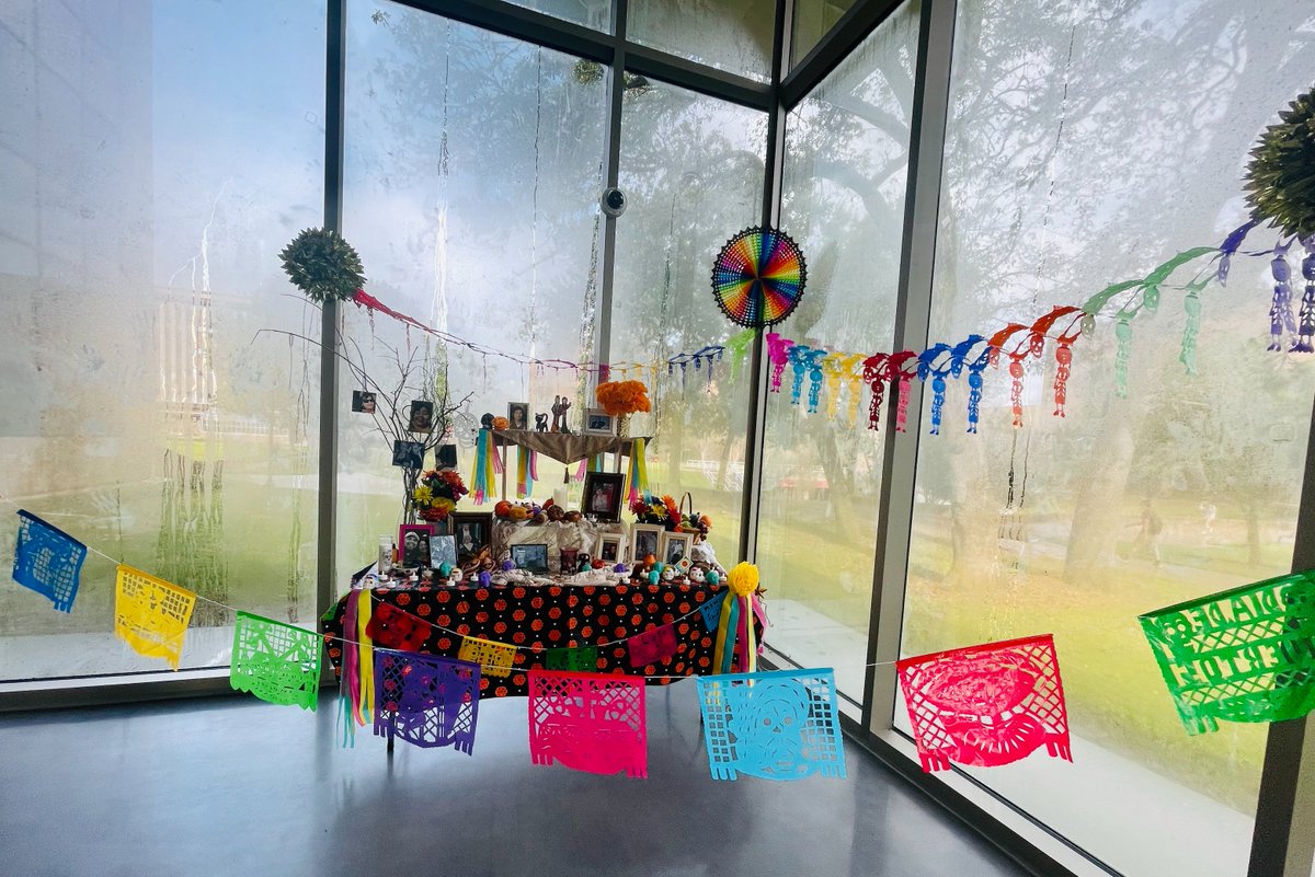 #DiaDeLosMuertos 2021: 

An Altar of Remembrance (ofrenda) located in our pavilion will be on view from now till November 5th.

This ofrenda is a collaboration between <a href="/LSA_UHGCSW/">Latinx Student Association UHGCSW</a> and Students for the Advancement of International Social Work. 

Beautiful work, everyone! 💀🧡