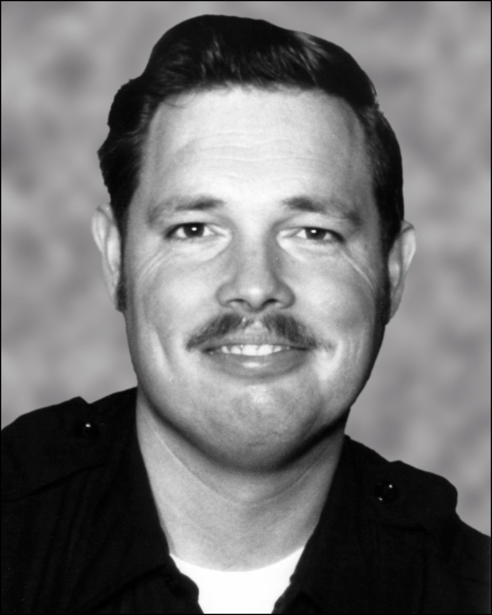 PhoenixPolice's tweet photo. On November 19, 1984, Phoenix Police Officer John Robertson was shot and killed while working a uniformed off-duty security job at a local hotel.
We honor and remember his sacrifice.
Watch his memorial video: https://t.co/LAK6BWq0dW https://t.co/zih094laIT