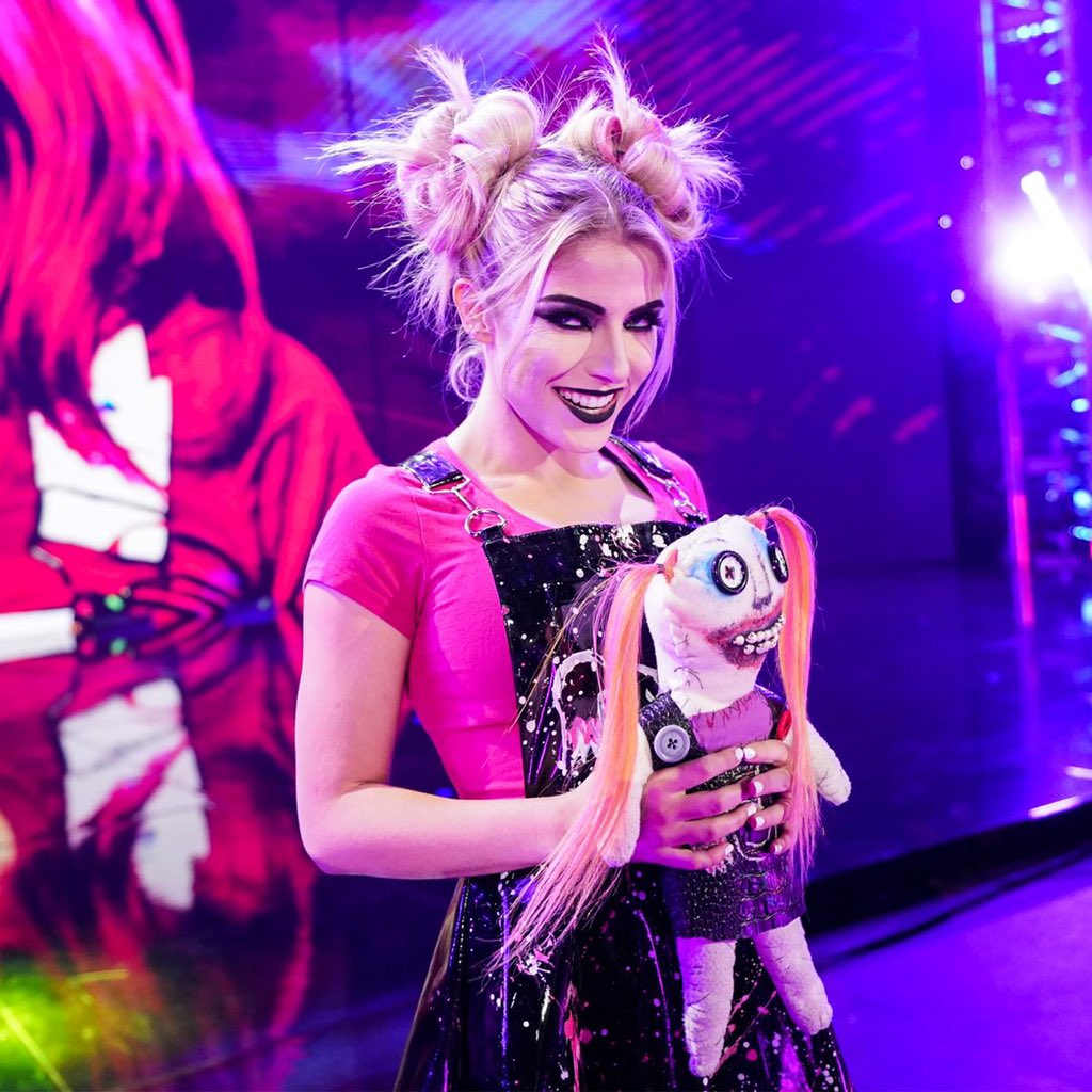 HourlyBliss's tweet photo. ✨2021 #365DaysofBliss Day 2️⃣9️⃣9️⃣
Reply with a FAV Pic or Gif of Alexa Bliss✨
@AlexaBliss_WWE #LetHerIn #AlexasPlayground #Lilly #RIPLilly 😢 #Blissoween 🎃 https://t.co/GiCWiDn5he