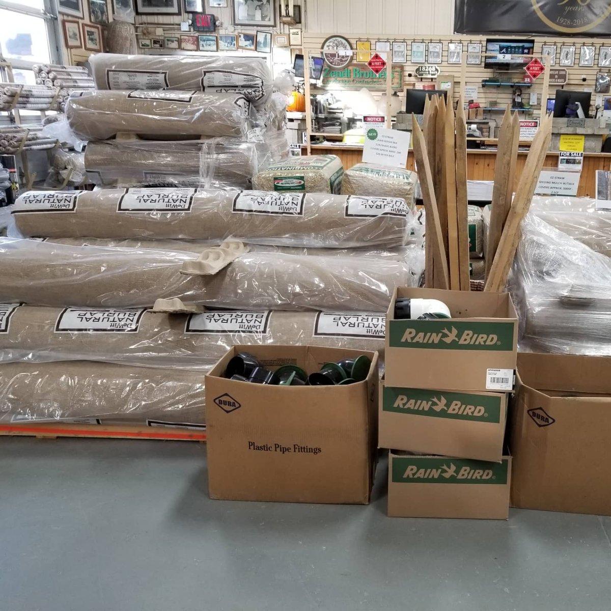 rocksnroots's tweet image. Not a fan of this cold weather? Neither are your shrubs, good thing we have tree stakes and burlap to keep them warm! And don't worry, we've got firepit kits to keep you toasty this fall too!

#Firekit #Burlap #Stakes #RocksnRoots #Fall #Belgard #Unilock #Fendt #Oaks