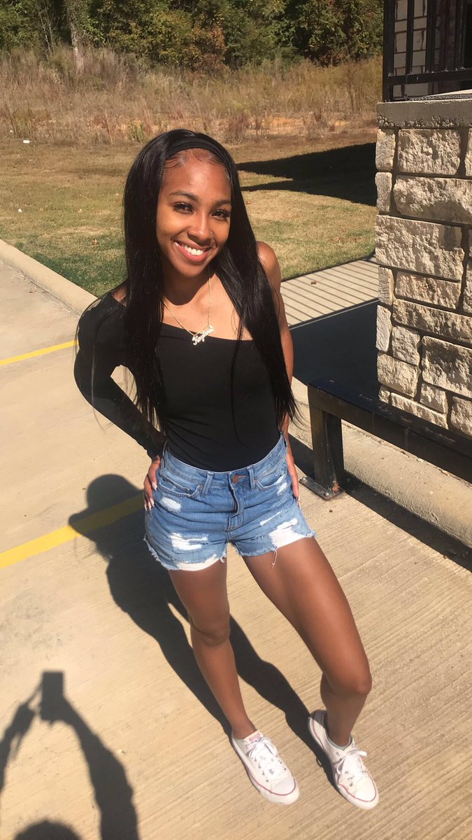 Kayyyy_25's tweet photo. Why would I chase you when I’m the catch 🦋 https://t.co/nnl8icZZS7