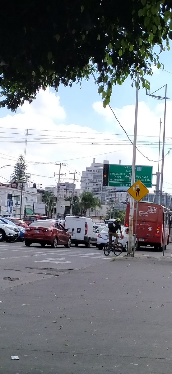 cico_19's tweet photo. Semáforo descompuesto en Av. México  y Américas @Trafico_ZMG https://t.co/XN5seYZ8VS