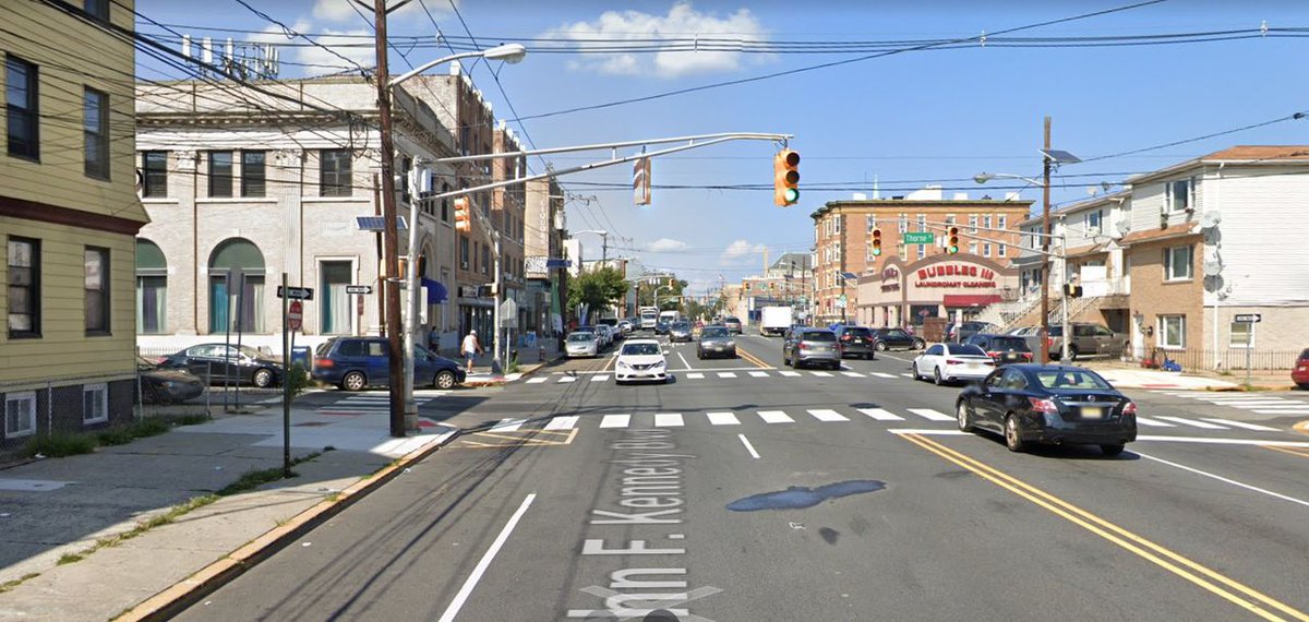 njdotcom's tweet photo. Jersey City police officer struck by vehicle, suffers leg injury https://t.co/03n2hCDWl5 https://t.co/YRXe5wCMaK