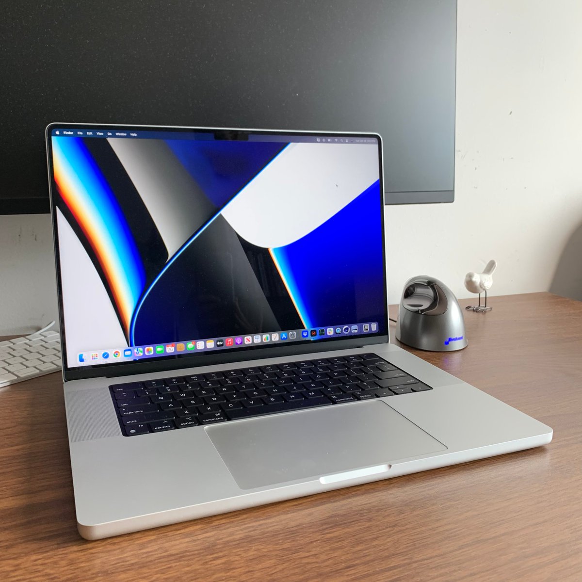 For any creatives interested in the new MacBook Pros – I'm collaborating with <a href="/Apple/">Apple</a> to help benchmark the hardware. Drop any questions in this thread! I'll be sharing feedback and technical details on performance over the coming days