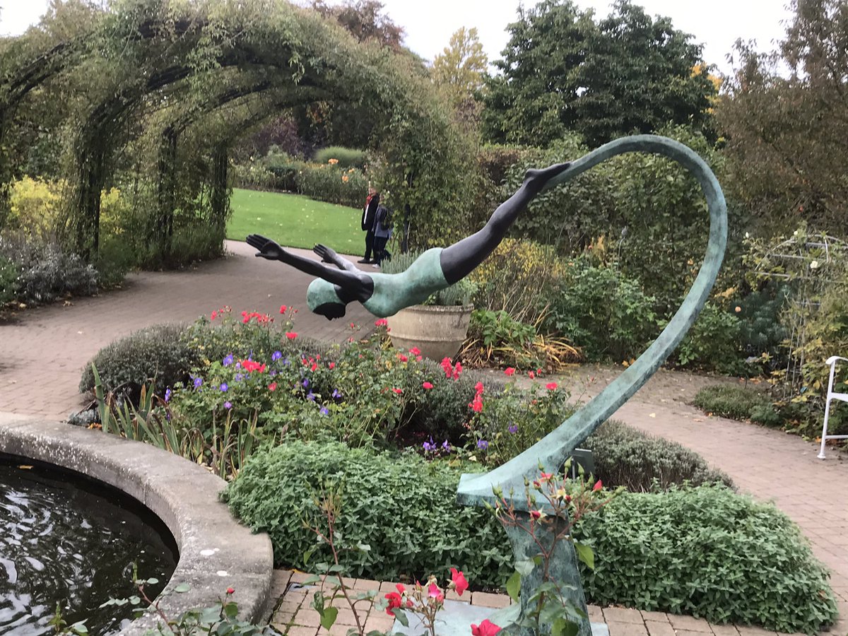 Lovely visit to <a href="/RHSWisley/">RHS Garden Wisley</a> last week for @Chiswick_House gardeners planning day. Came away full of ideas and loved the visit. Well worth a visit as Autumn colour is coming. #bloomhour #gardening #welovechiswickhouse #rhswisley #rhs