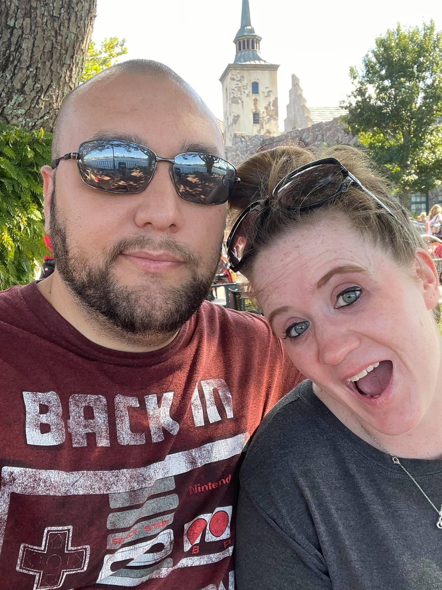 TacocaT410's tweet photo. Me and #mrstaco enjoying #epcot https://t.co/QyRsKY1diM