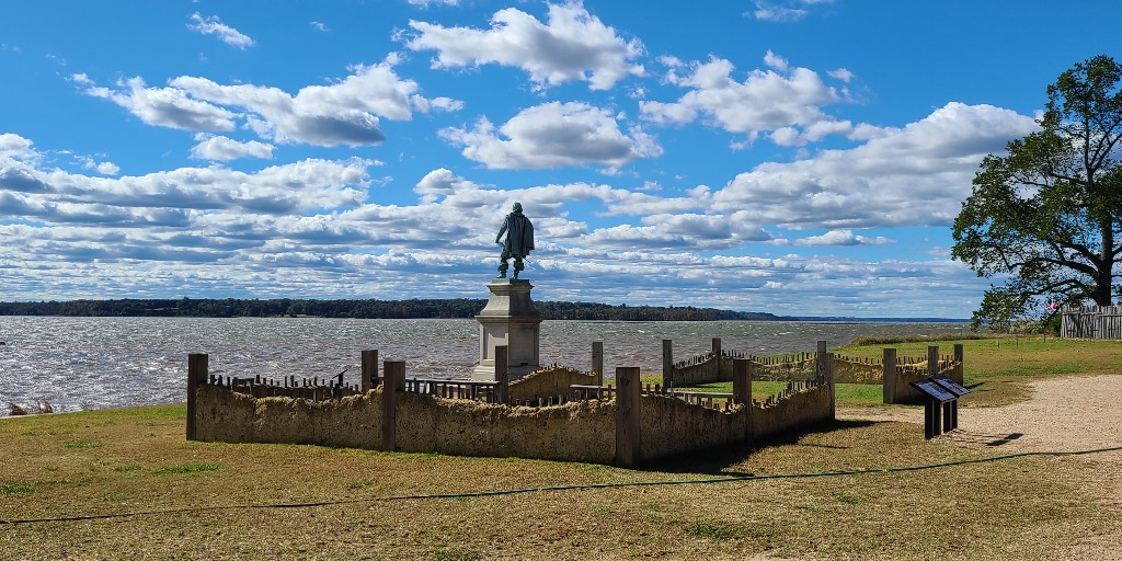 JRarchaeology's tweet photo. It is a beautiful, yet windy day in the #JamesFort. (๐ธ: Cindy Deuell) #HistoricJamestowne https://t.co/AD7LnneoND