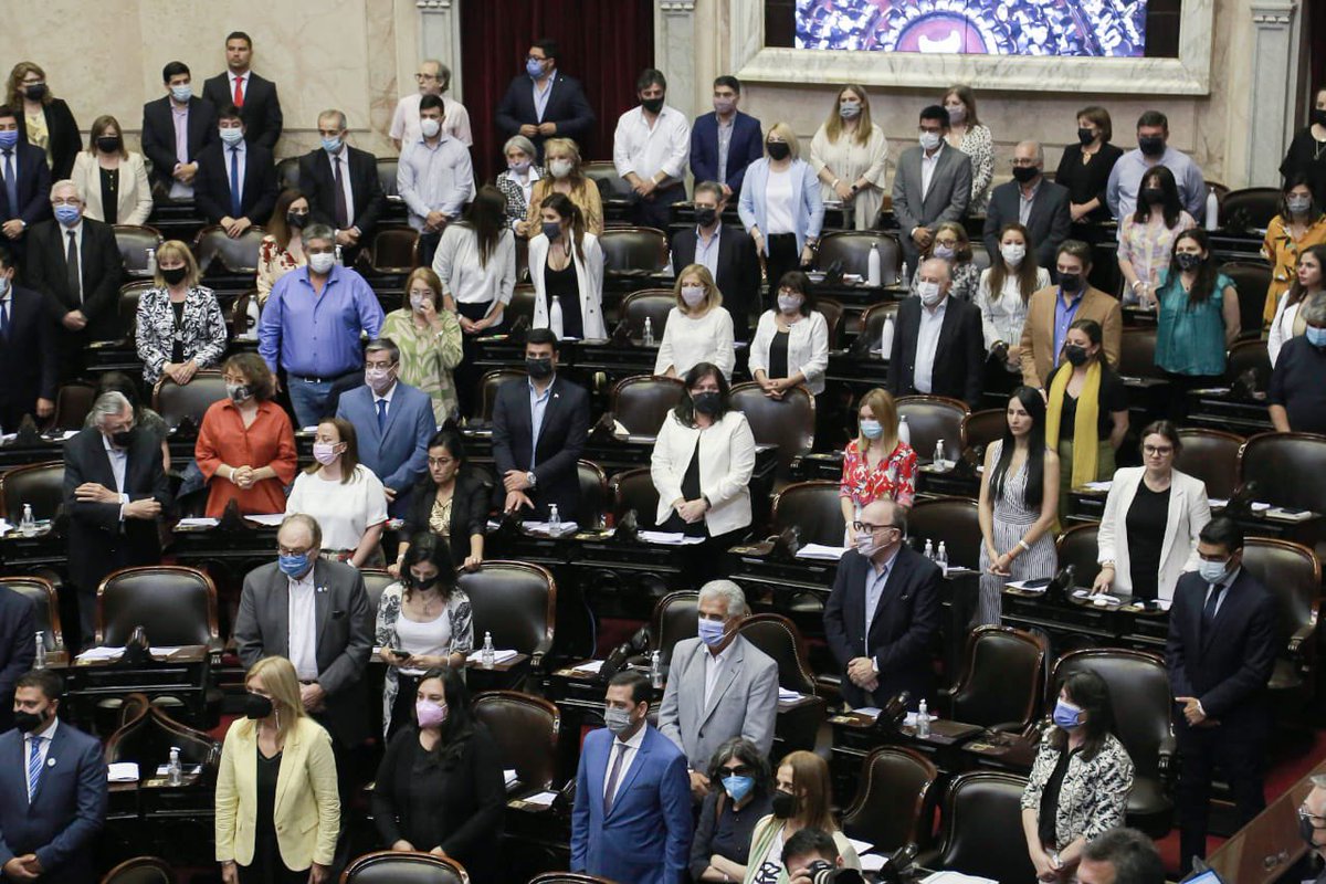 LauraYokoRusso's tweet photo. AHORA en @DiputadosAR debatimos la #LeyDeEtiquetadoFrontal, un sistema gráfico de advertencia ante excesos de determinados nutrientes que dañan la salud. #EtiquetadoClaroYA https://t.co/qRwK0kscUF