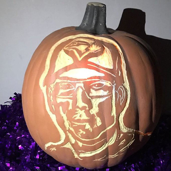 BlueJays's tweet photo. Happy #NationalPumpkinDay 🎃

Think YOU can carve the best pumpkin? Take a pic and post with the hashtag #TBJPumpkin by Halloween for a chance to earn some sweet Blue Jays swag! https://t.co/zFpjEa2Pjq