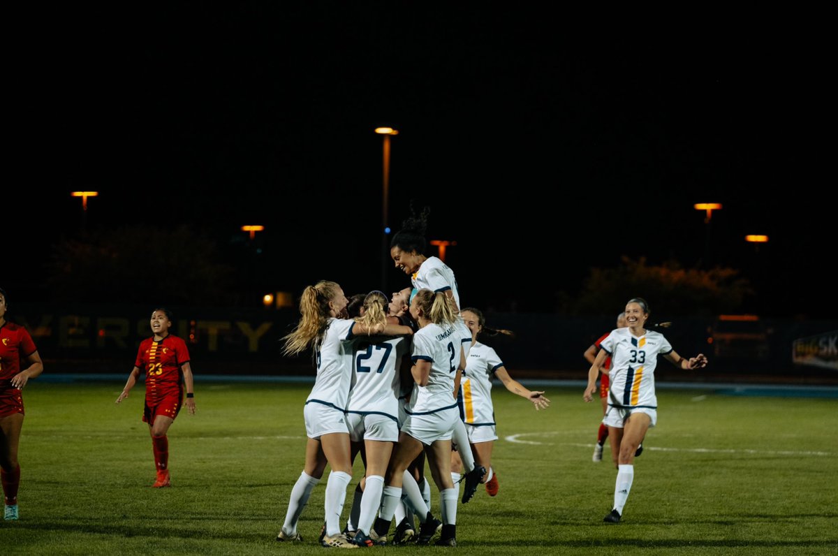 NAUSoccer_'s tweet photo. Nothing better than a good celebration🔥

#NAUStrong ⚒🌲💪 #BigSkySoccer https://t.co/SfxxMdvvtc
