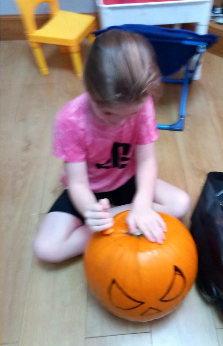 Lmcav83's tweet photo. Paige having fun with her brother #NYPPumpkins https://t.co/QbEixYag2U