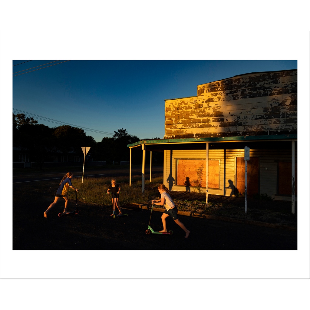 NOW ON! The Oculi Summer Print Sale 

Today's image is of Surat by Matthew Abbott 
'Children play in the streets of Surat, shortly before a dance class.'

All prints are $100 AUD and funds raised go towards a major exhibition for Oculi in 2022⁠
⁠
oculi.com.au/printsale