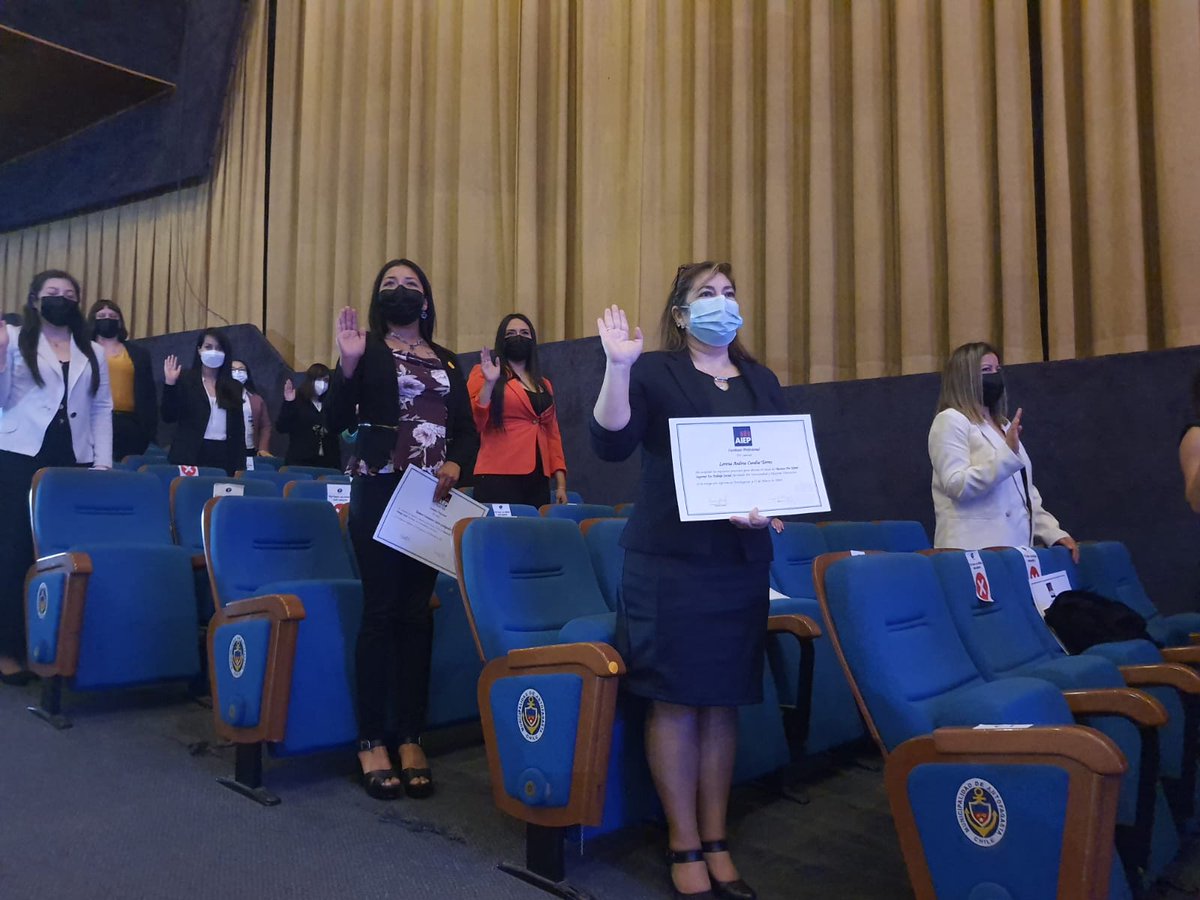 AiepAntofa's tweet photo. Sí, con aforo, con mascarillas, con distancia, pero además con todo el orgullo del mundo iniciamos nuestras ceremonias de titulación en Antofagasta. Gracias a todos y todas. Estudiantes, docentes y familia por ser parte del #OrgulloAIEP. https://t.co/MyQQfkFl9j