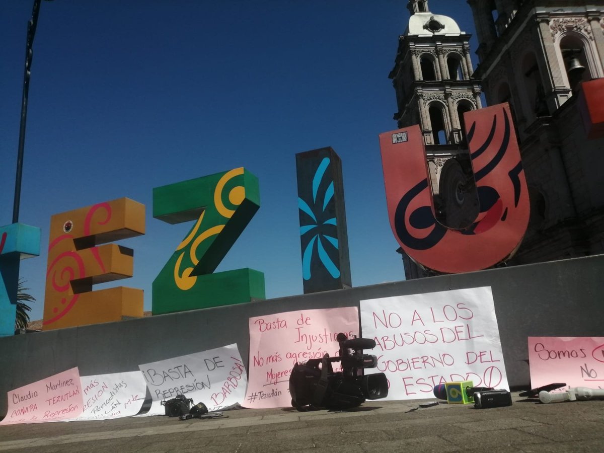 luisfersoto's tweet photo. #ProtecciónAPeriodistasPuebla
La #CONAPA y comunicadores protestaron en #Teziutlán #Puebla para denunciar acoso en contra de la periodista Claudia Martínez Sánchez.
#periodismo #LibertadDeExpresión https://t.co/gZ6UAcnqCm