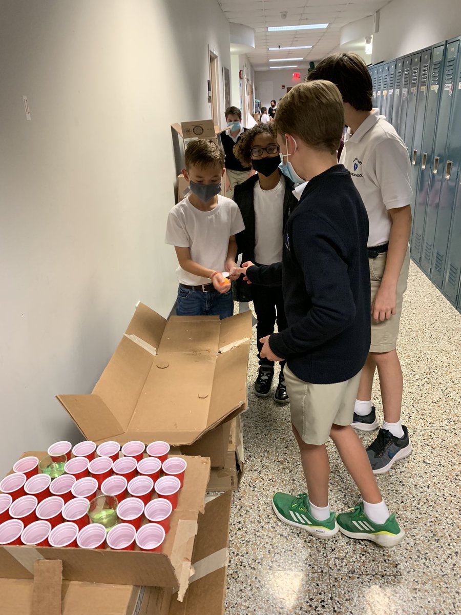 jlim_shms's tweet photo. Level 7 used the design cycle and inspiration from Caine’s Arcade to create games out of cardboard. Level 2 enjoyed every minute of playing these games! Creativity and teamwork at its finest! #WeAreIB #SHMS #community https://t.co/NA5c2bIHKA