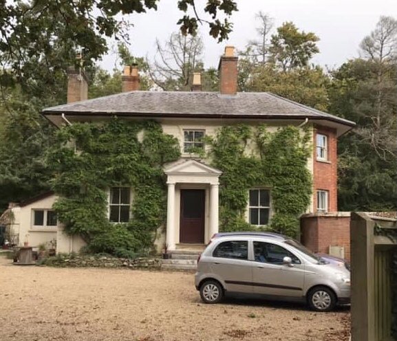 Great day exploring the grounds of Cliveden House and seeing my Great Grandfather’s cottage in the grounds (my granny is pictured on the steps somewhere around 1908). @ClivedenNT