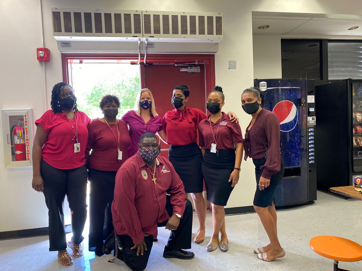 AttucksMS's tweet photo. They said twin we said squad!
#6thgradesquad #amsspiritweek 
@CassandraAdder2 @CSemisch @browardschools @magnetprograms @reimagine_bcps https://t.co/LNNadqnPB8