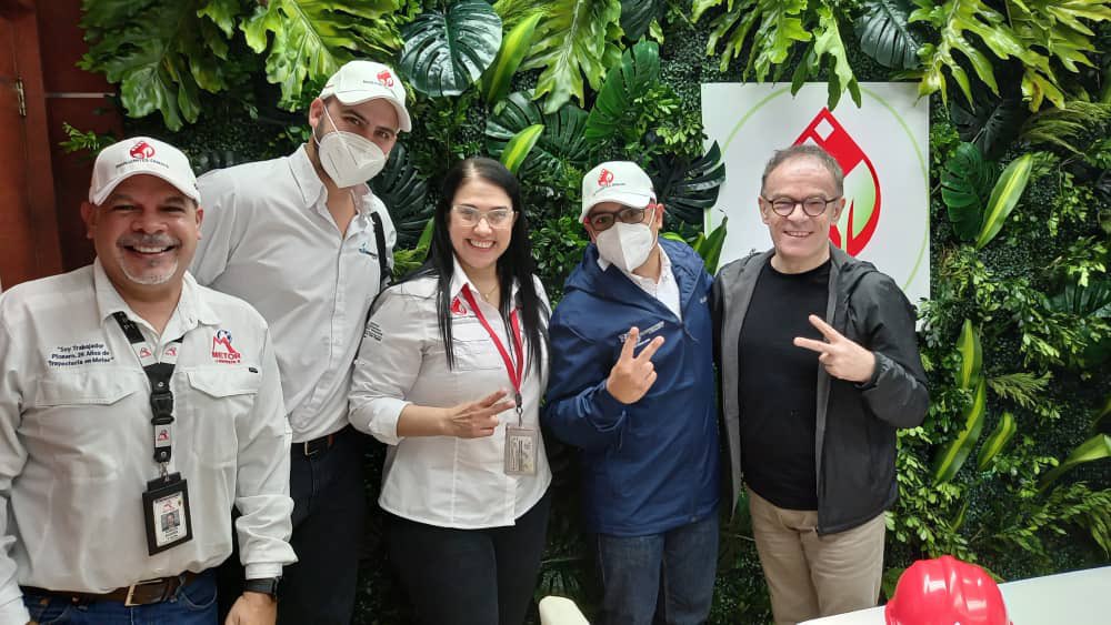 TellecheaRuiz's tweet photo. Recibí junto al equipo Gerencial de @pequivenjose, los Gerentes Grales. de las empresas: @metoronline, @supermetanol_ca y @Ferti_Oriente la visita de trabajo del Excmo. Sr. Sevki Mutevellioglu Embajador de #Turquia en #Venezuela junto a su comitiva.

@embajadacaracas
@TareckPSUV https://t.co/LkVuVu4zmf