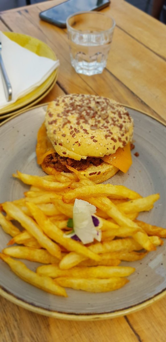 capewinereview's tweet photo. Sloppy Joe
BBQ grass fed beef mince #cheddar cheese fries cooked In #beef tallow
Perfect with an ice cold glass of #FalseBay Whole Bunch #Cinsault #Mourvedre Rosé 2021
#southafrica #wine #miguelchan #bryanston #breakfast #roseallday #jacksonsrealfoodmarket #Johannesburg #bar https://t.co/9X2QIEP0dW