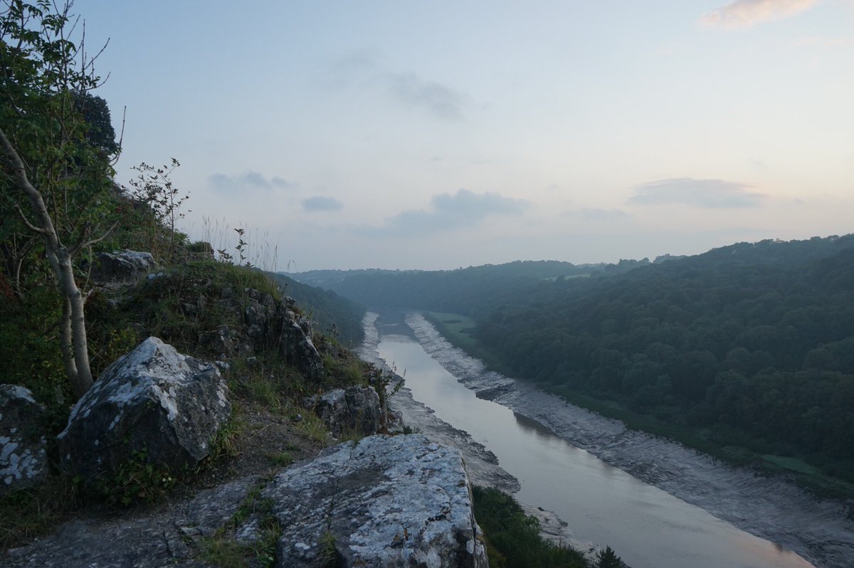 TravelTedaldi's tweet photo. Catching the last of the sun at one of the most beautiful locations for an evening climb @VisitDeanWye 🧗‍♂️ https://t.co/E6BdawiUBj