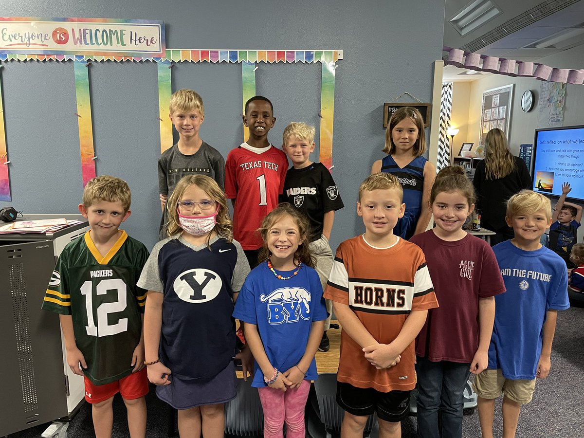 Red Ribbon Week off to a great start! Teaming up against drugs #walstars