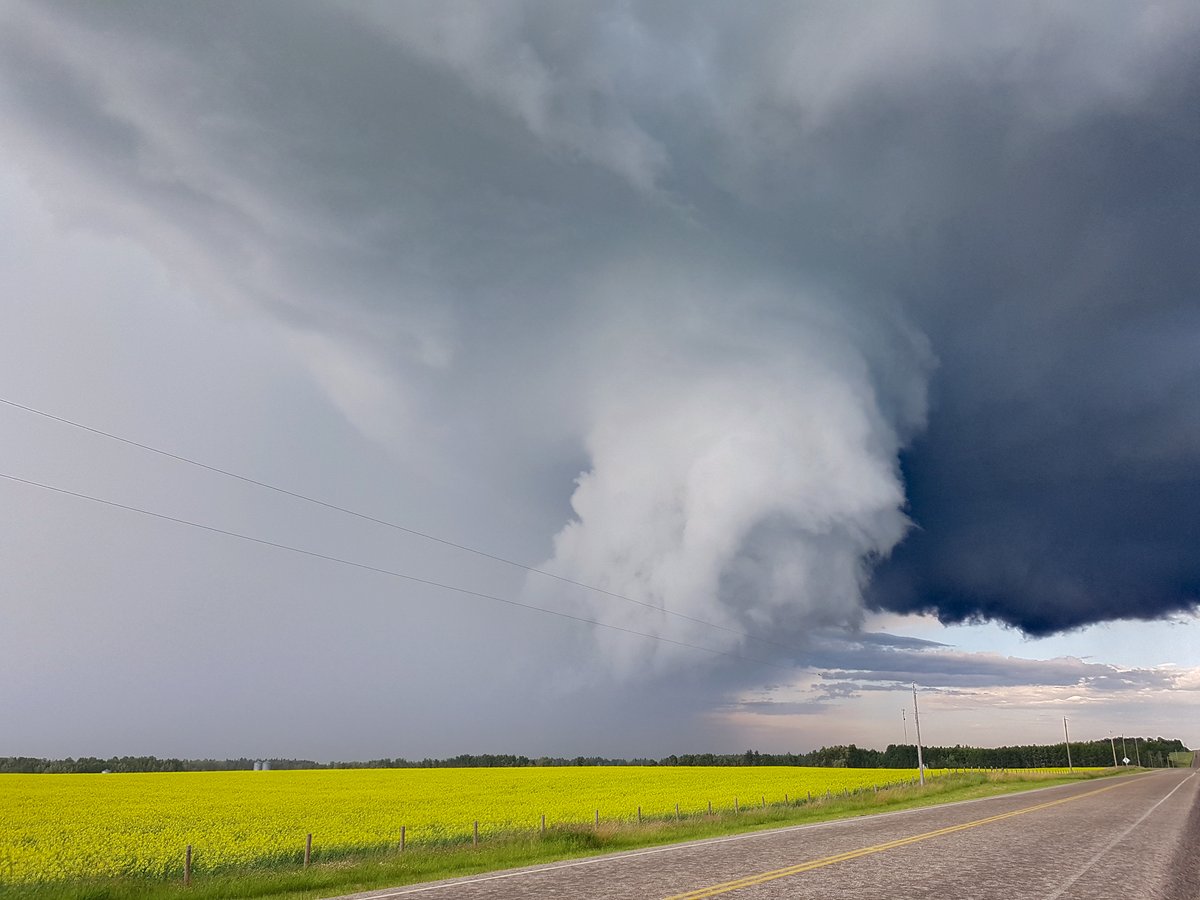 ABfoothillsWX's tweet photo. A thread of supercells to help out @Palash_Kamal with his academic research on Canadian Prairie LP and HP supercells. Hop on and add your supes if you like, just need a date and time to go with.
July 31, 2019 6:30pm sw of Caroline, Alberta https://t.co/rsoZW9Zanf