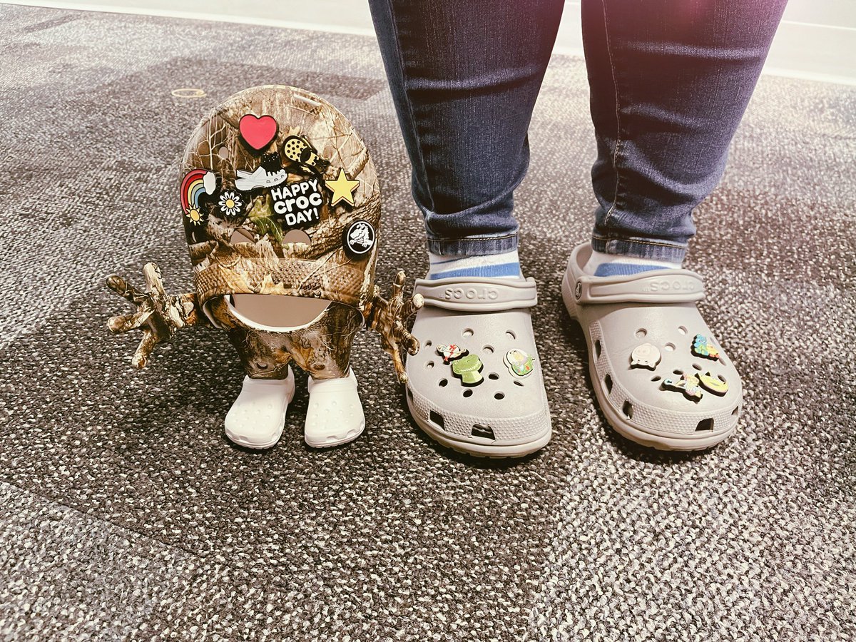 emilypaints's tweet photo. It’s a… CROC. https://t.co/rPiLOXfXrW