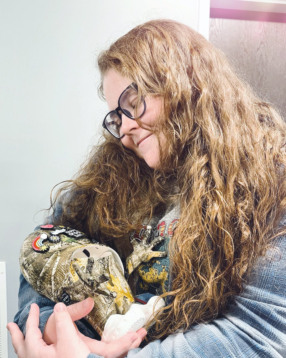 emilypaints's tweet photo. It’s a… CROC. https://t.co/rPiLOXfXrW