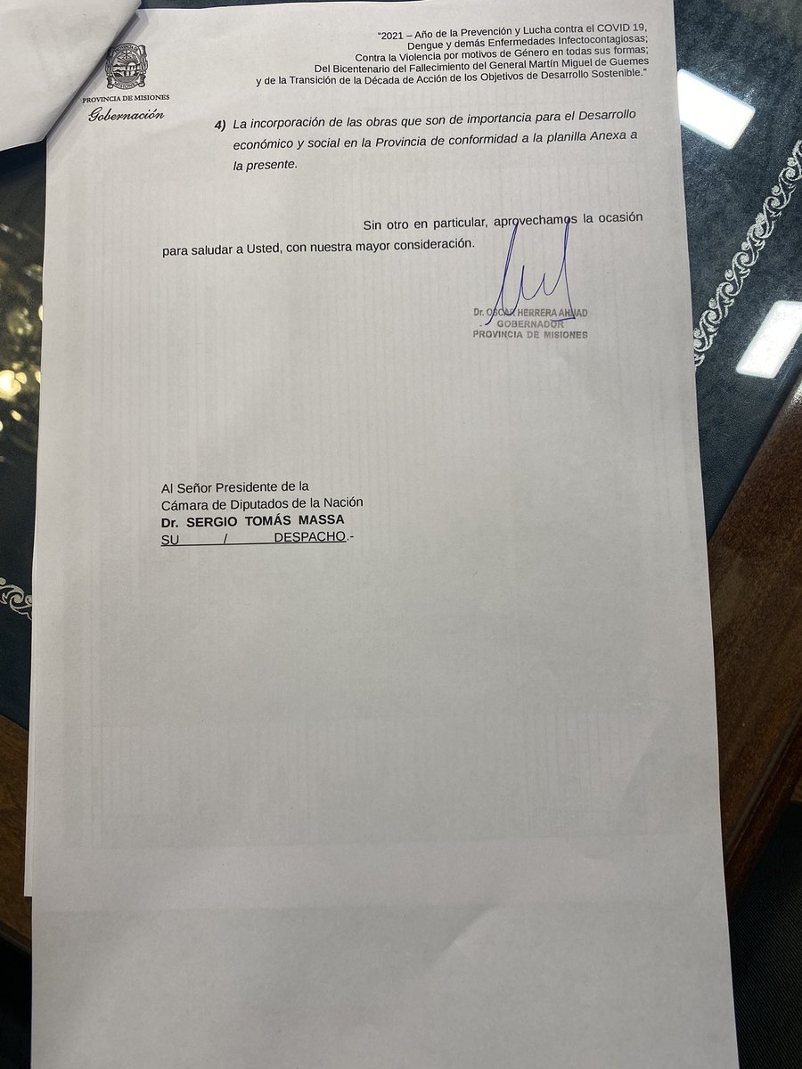 herrerayflia's tweet photo. Planteamos a @SergioMassa con firmeza las demandas de los Misioneros, obras de vivienda, energia, agua potable, infraestructura vial, zona aduanera especial, la contribución esencial para cuidar el medioambiente y la compensación por el atraso en fondos del consenso fiscal. https://t.co/jmLGAYfxmm