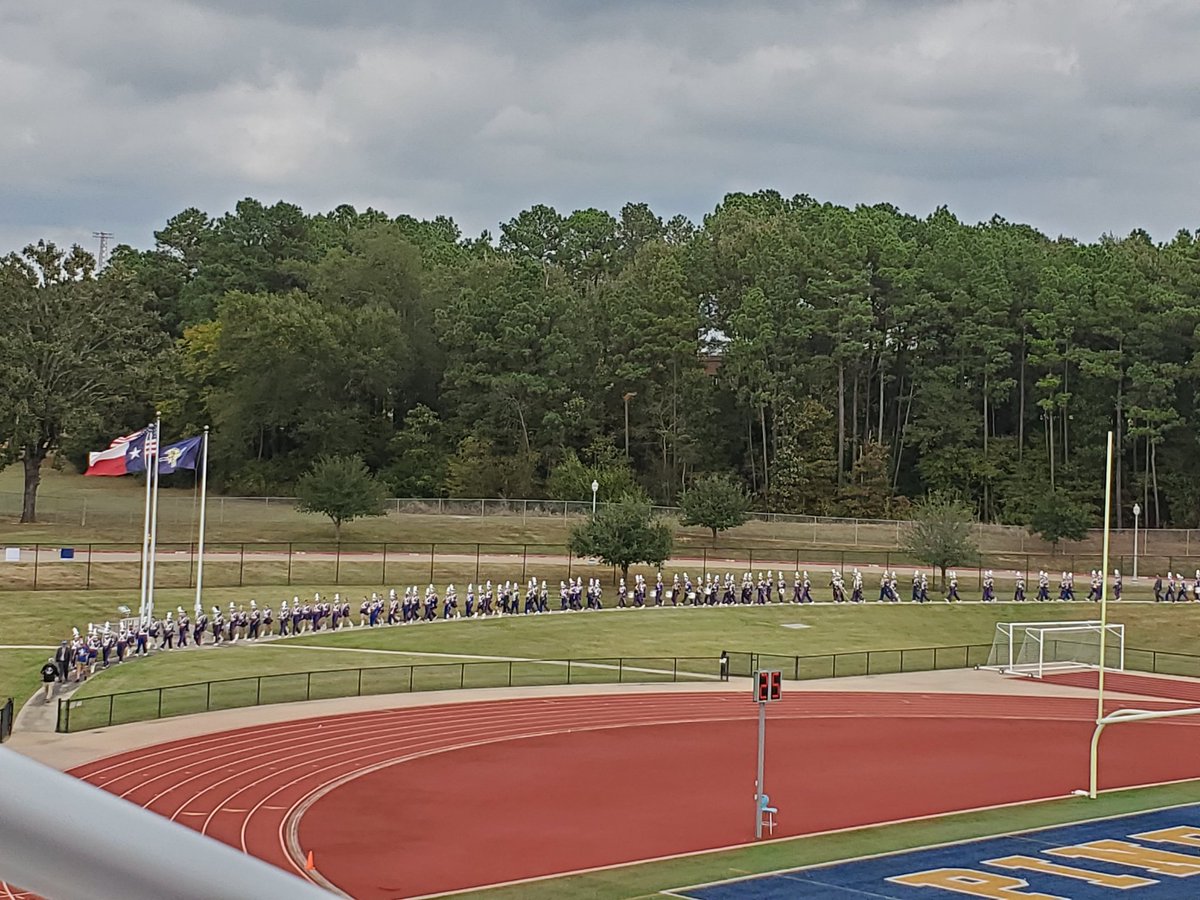 karenbogle's tweet photo. 6 years in and the entrance never gets old. BIG pride felt for our  @HendersonHSBand !! #bandmom #River #junioryear #classof2023 #drumline @11Flowing #marchingcontest https://t.co/cw3hDezyzD