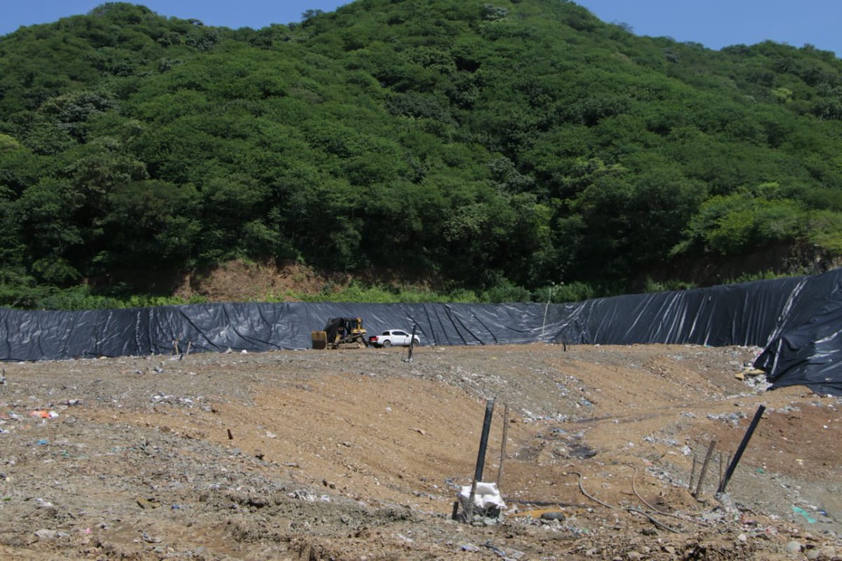 navendanog's tweet photo. Recorrimos el frente de trabajo, la planta de aprovechamiento y la de tratamiento de lixiviados. La @Superservicios continuará en visita técnica hasta el 31/oct, con el fin de verificar el cumplimiento del plan de acción en todos sus componentes https://t.co/I2DD7quJd9