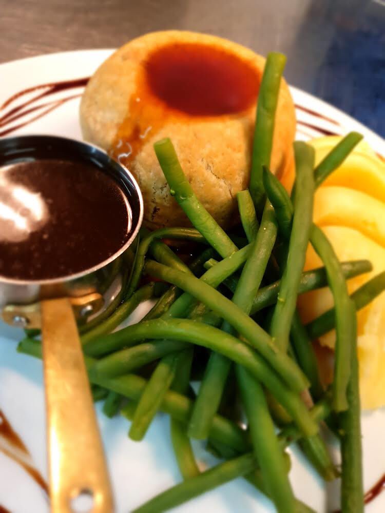 BullsHeadRatby's tweet photo. More stunning mid week specials that flew out of our kitchen this evening. Lots of happy customers again. If you’d like to try for yourselves then please call 0116 2393256. We look forward to welcoming you. Team bull https://t.co/bap97ivJF9