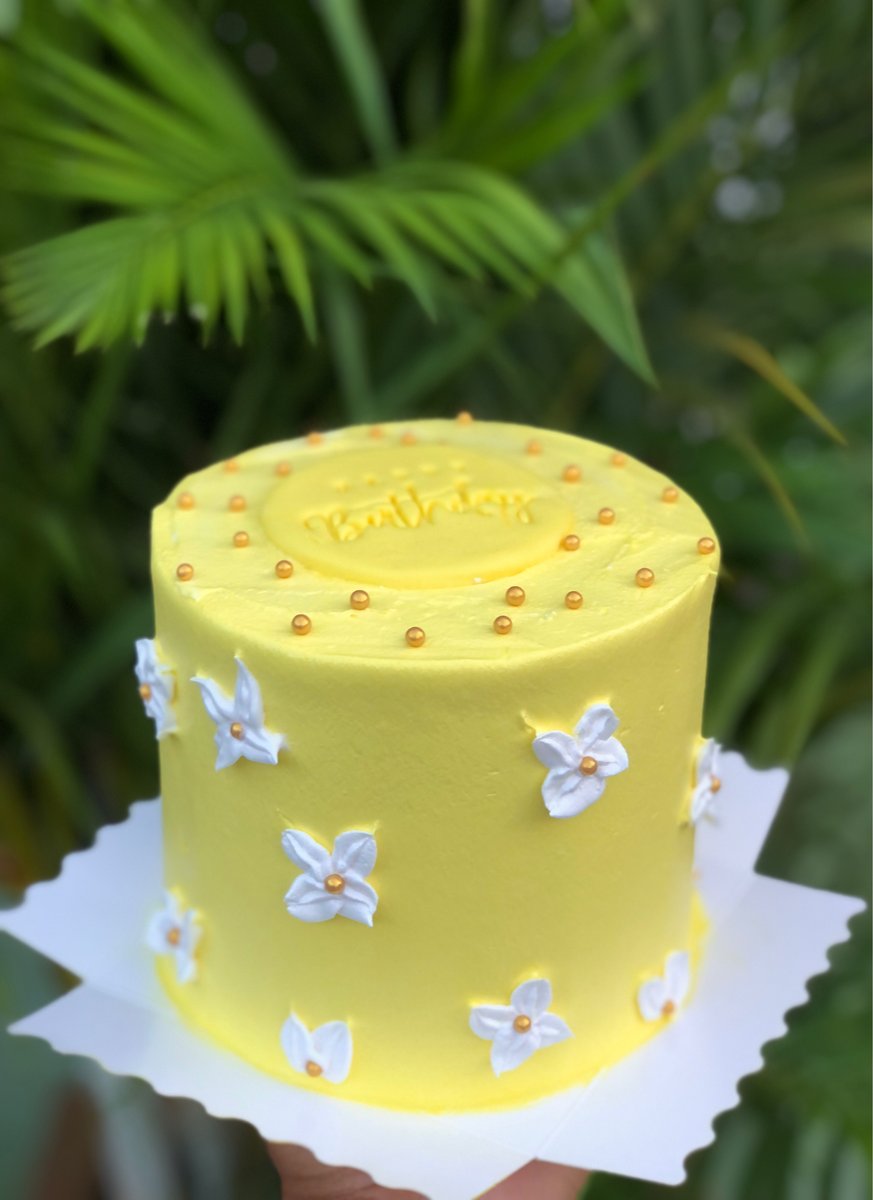 zisvngs's tweet photo. Psst - our mini cakes will be available for preorder soon!
#zisungs #accrabaker #minicakes #cakeindulgence https://t.co/duhC1Tj0cp