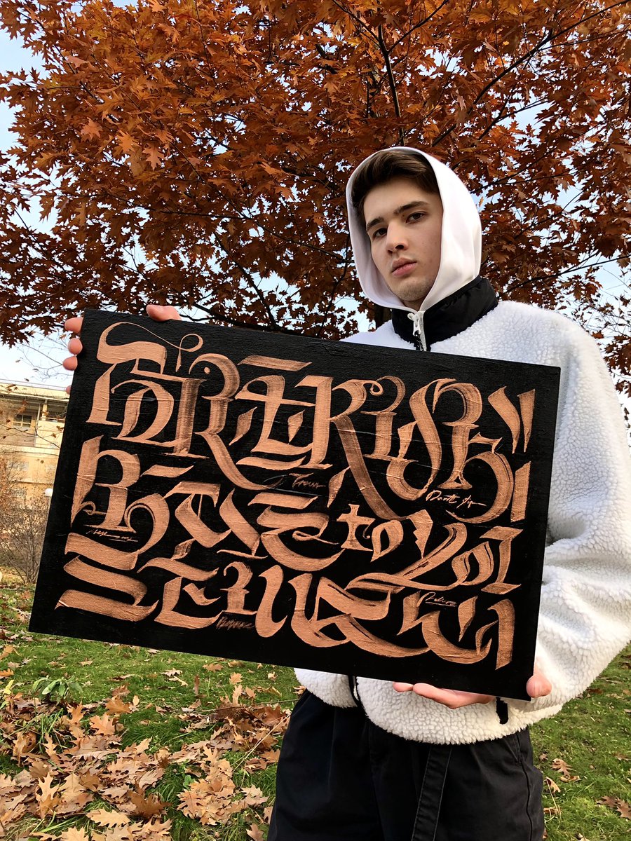 ms_mest's tweet photo. Закончил новую работу
Холст - “Be true to your style”
#calligraphy #calligritype #calligraffiti #caligrafia #calligrafriends #artwork #art #artgallery #artist #latincalligraphy #true #style #autumn #autumnart #mtn #mtncolors #mtn94 #canvas #canvasart https://t.co/xBpFvermIP